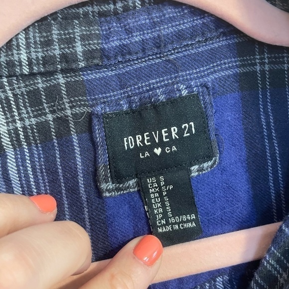 FOREVER 21 Plaid Long Button Down - Picture 4 of 9